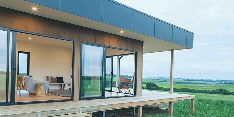 Diseño minimalista adaptado al estilo de vida isleño en casas prefabricadas en Mallorca